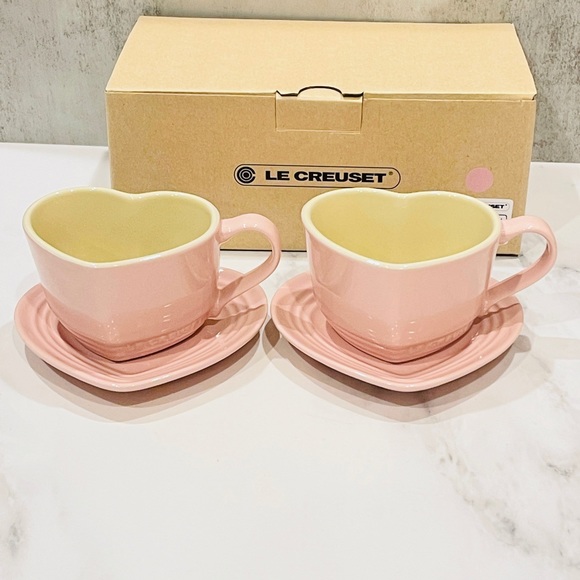 Le Creuset Heart Mugs Set of 2 with Saucer - Picture 6 of 9
